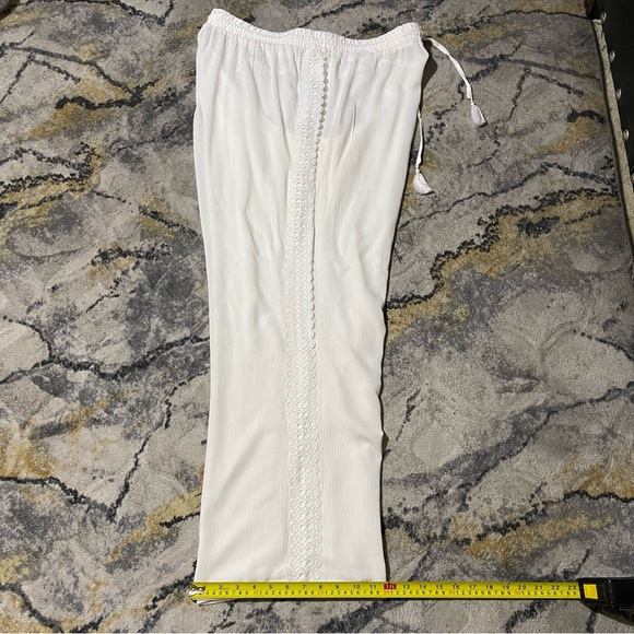 Elegant White Lace-Trim Joggers - Picture 12 of 14
